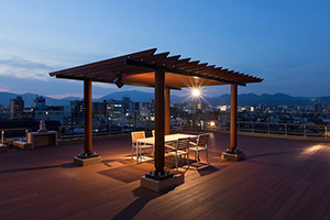 ローズライフ京都夜の屋上